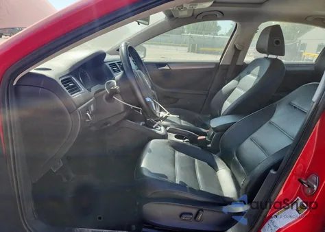 2014 Volkswagen Jetta Tdi z USA, uszkodzony, nr VIN 3VWLL7AJ5EM384010